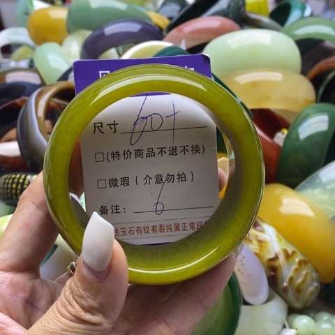 蛇纹石玉手镯未镶嵌