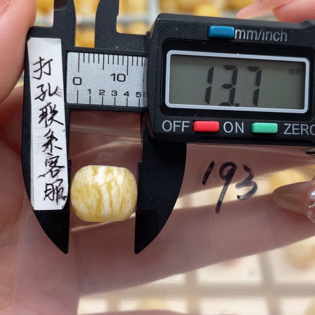 蜜蜡裸石未镶嵌蜜蜡