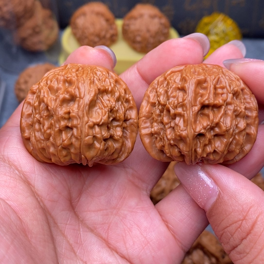 文玩核桃把件红皮球白39