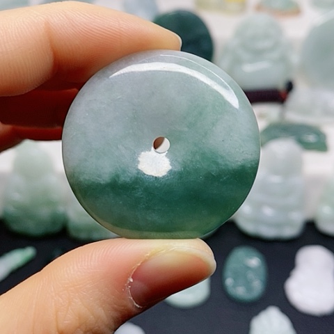 翡翠颈饰未镶嵌吊坠