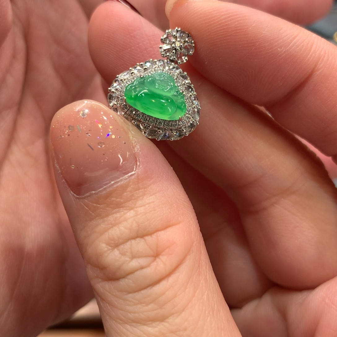 翡翠颈饰18K金镶嵌吊坠