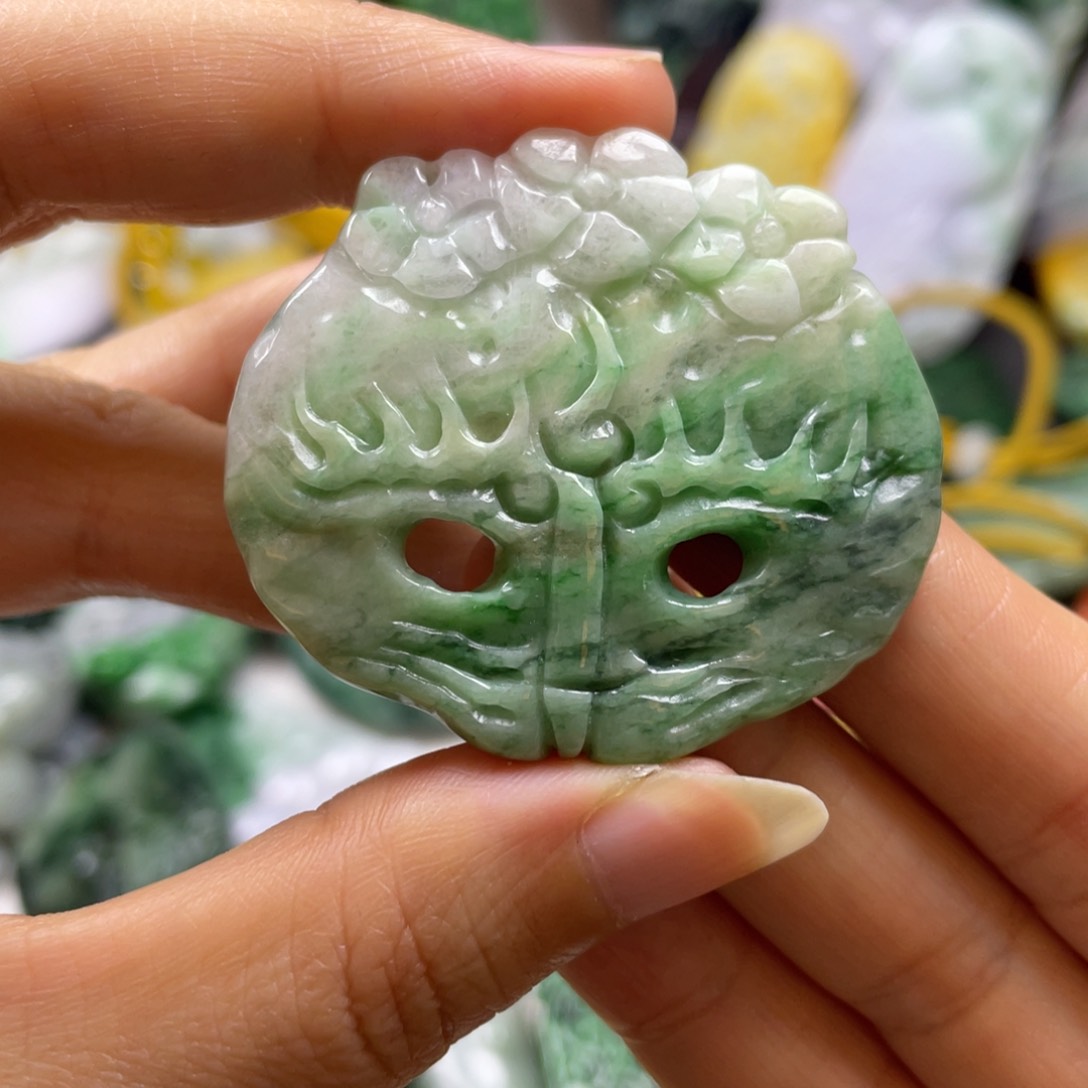 翡翠颈饰未镶嵌牌子