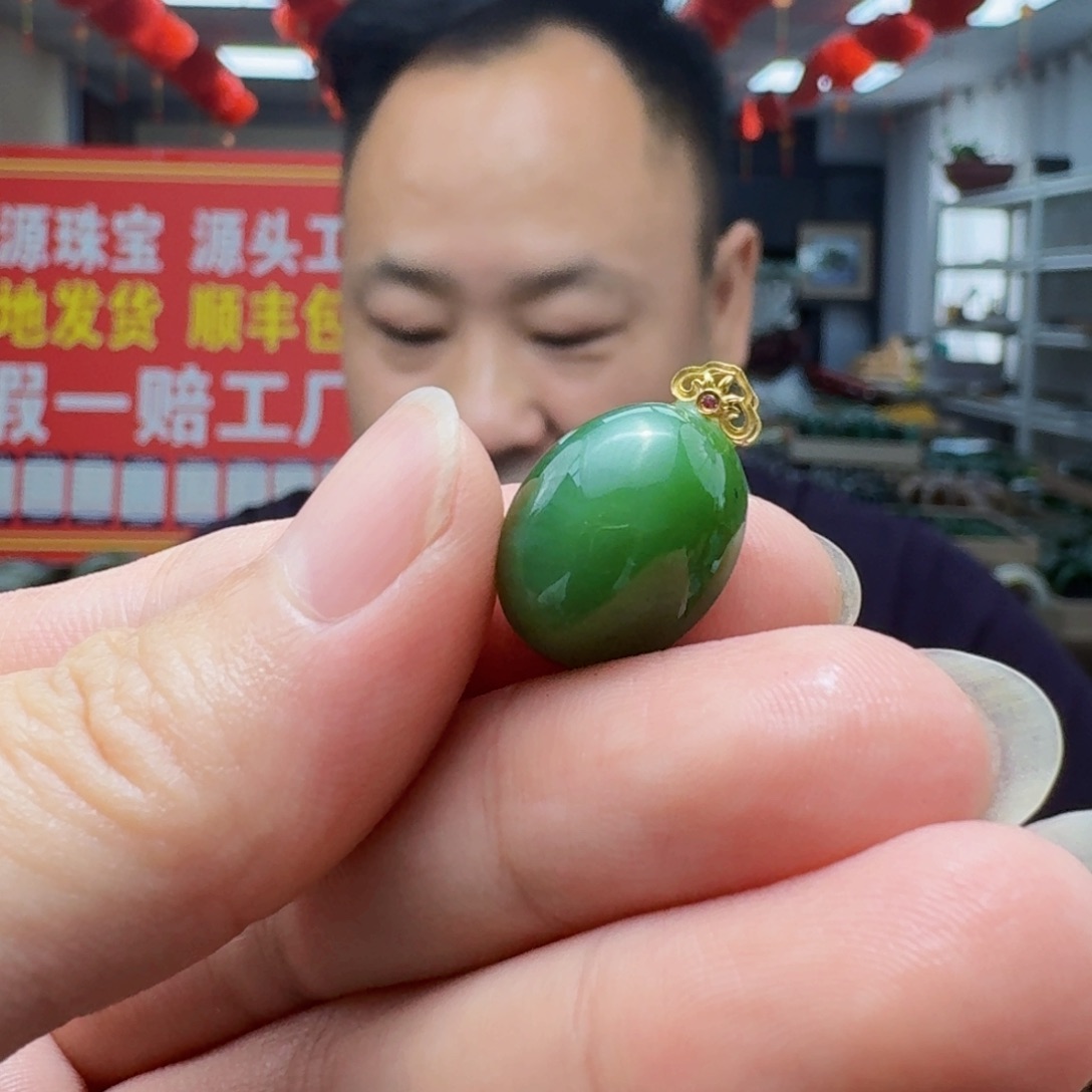 颈饰18K金镶嵌和田玉