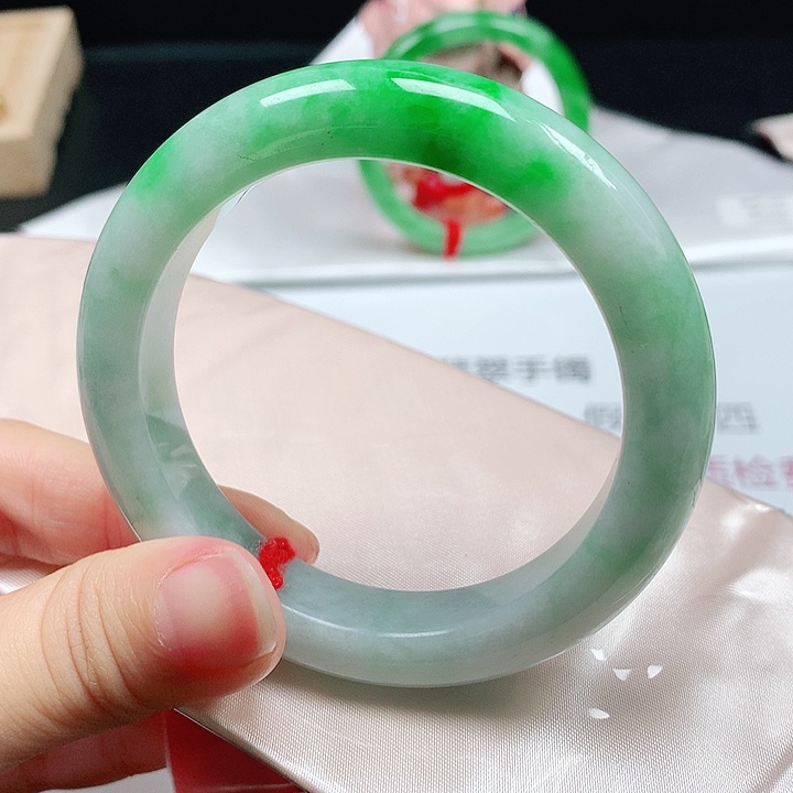 翡翠未镶嵌手镯634