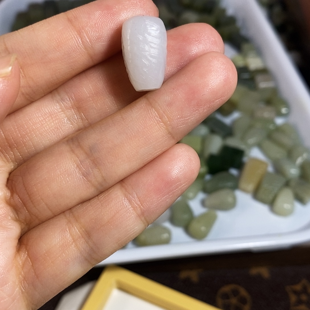 杨***亿和田玉未镶嵌手链
