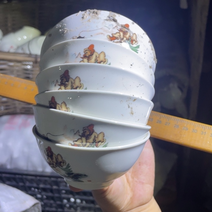 盘子碗都有好便宜。 10✖️4.5