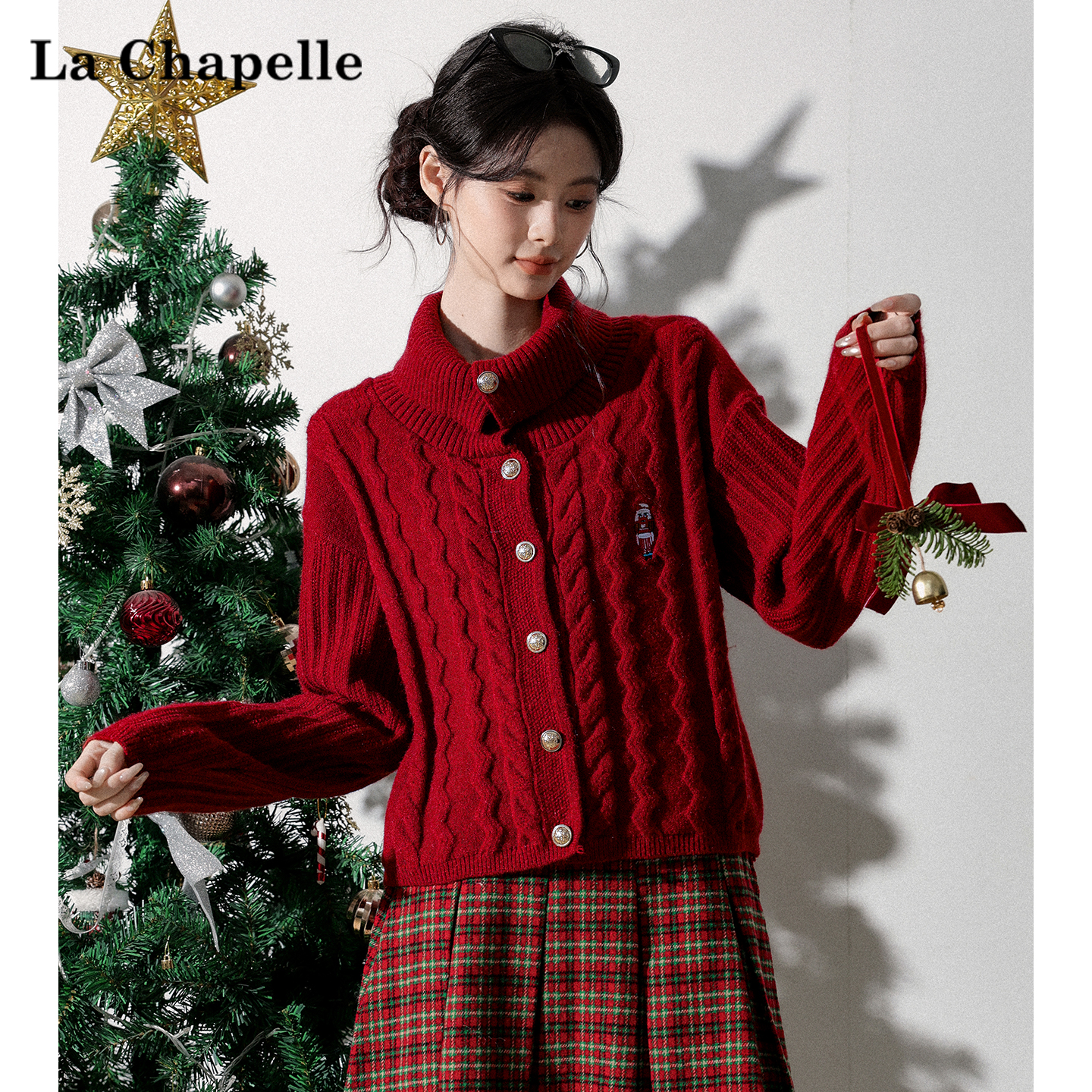拉夏贝尔法式刺绣高领绞花厚毛衣外套女新年圣诞红色软糯针织开衫