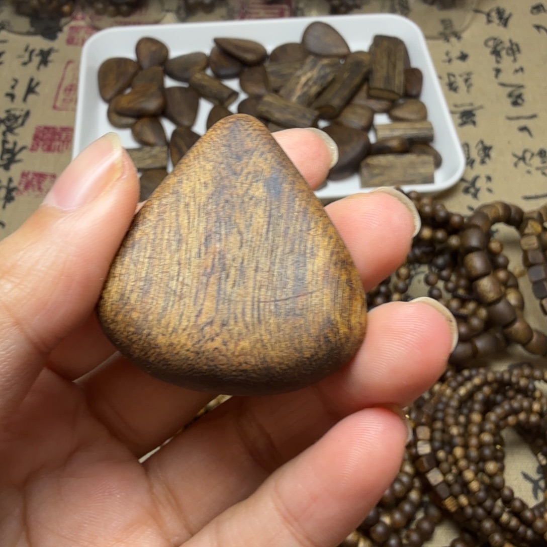 沉香沉香碎屑水滴珠