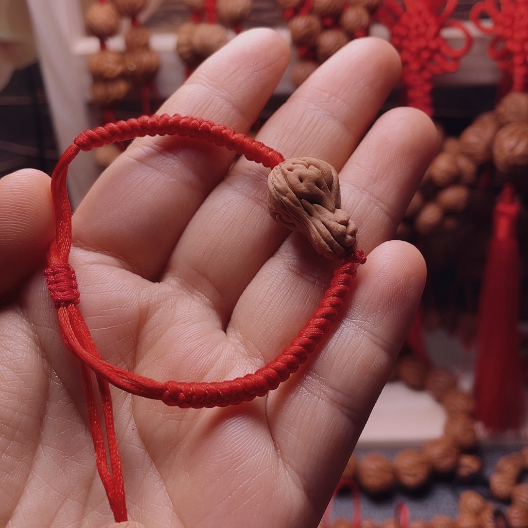 木质类龙纹桃枭挂件