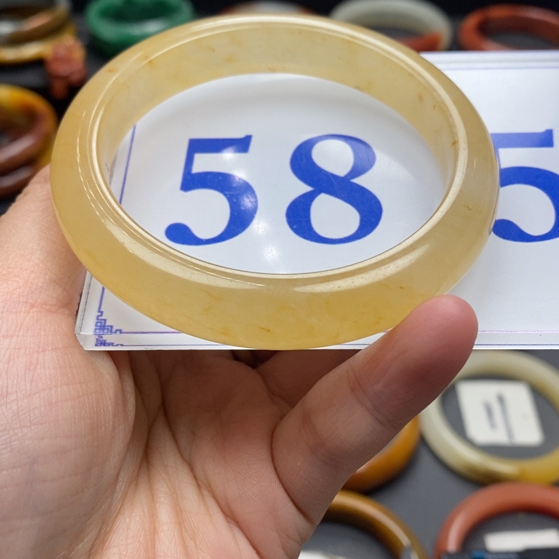 石英质玉（黄龙玉）手镯未镶嵌