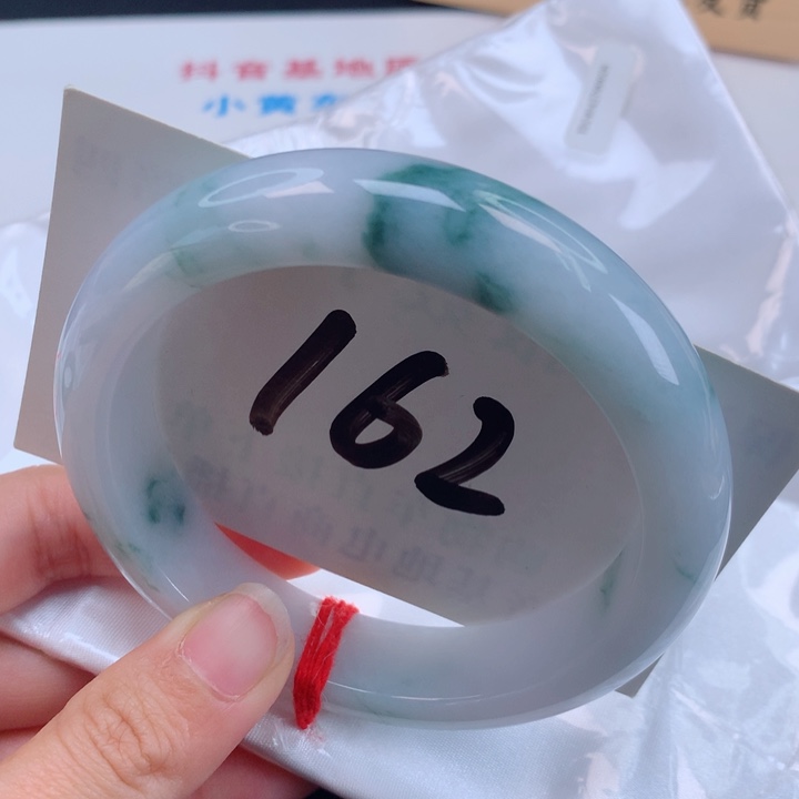 翡翠手镯未镶嵌轮胎