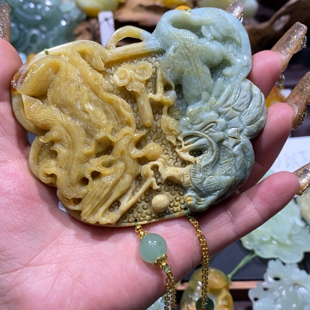 蛇纹石玉颈饰未镶嵌邯****家