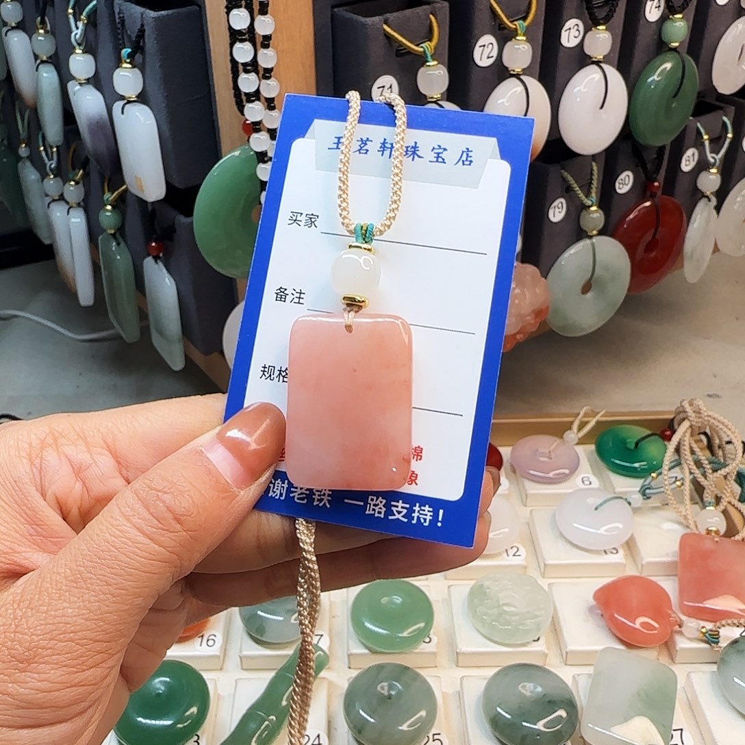 石英质玉未镶嵌颈饰