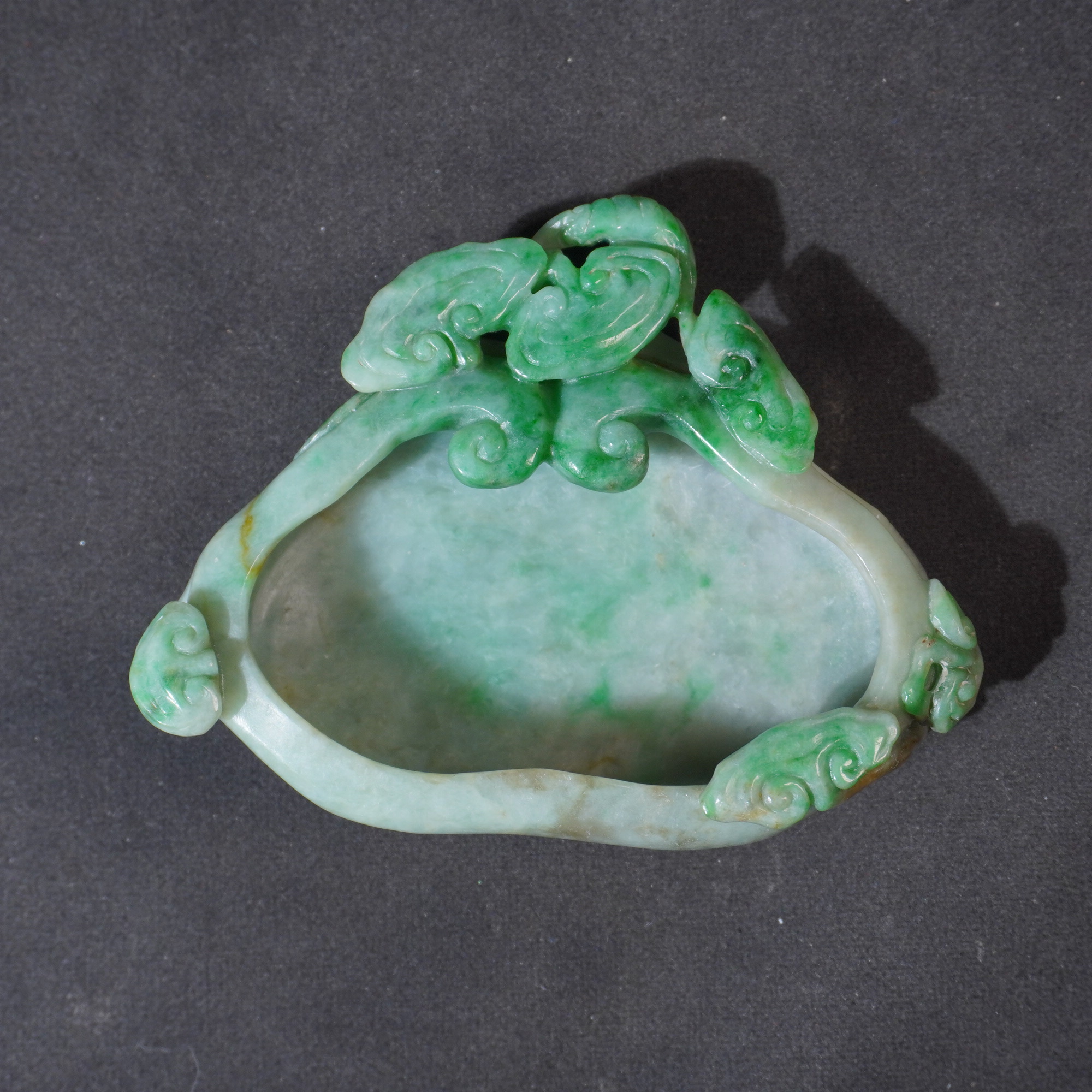 6NP7  清  翡翠灵芝笔洗