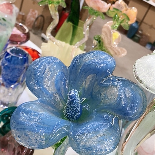 琉璃花瓶高45厘米宽9厘米