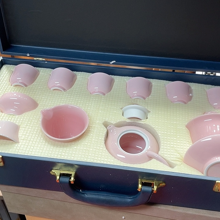 孤品茶具套装等。       