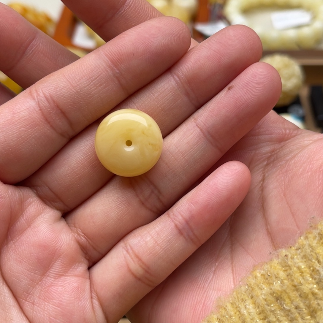 琥珀未镶嵌裸石蜜蜡扣子笑