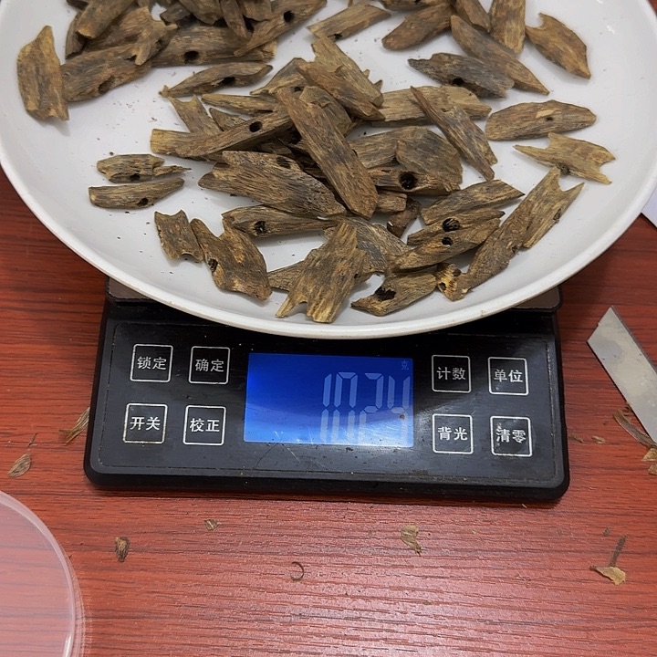 沉香木手把件小****4块料白棋102克