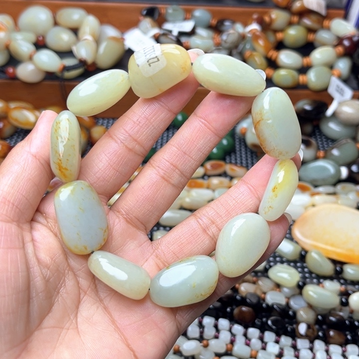 板***兵和田玉未镶嵌手链