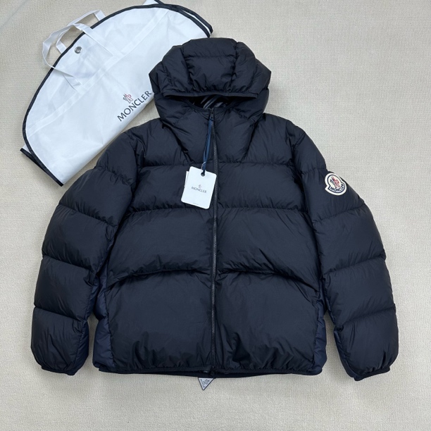 未使用 MONCLER 大标logo连帽羽绒服/5码/WL1346