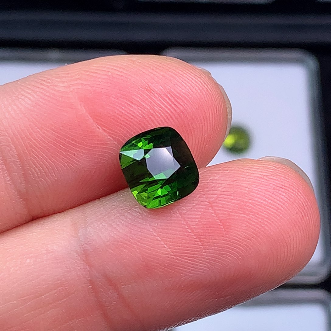 碧玺珠宝半成品未镶嵌3.91克拉