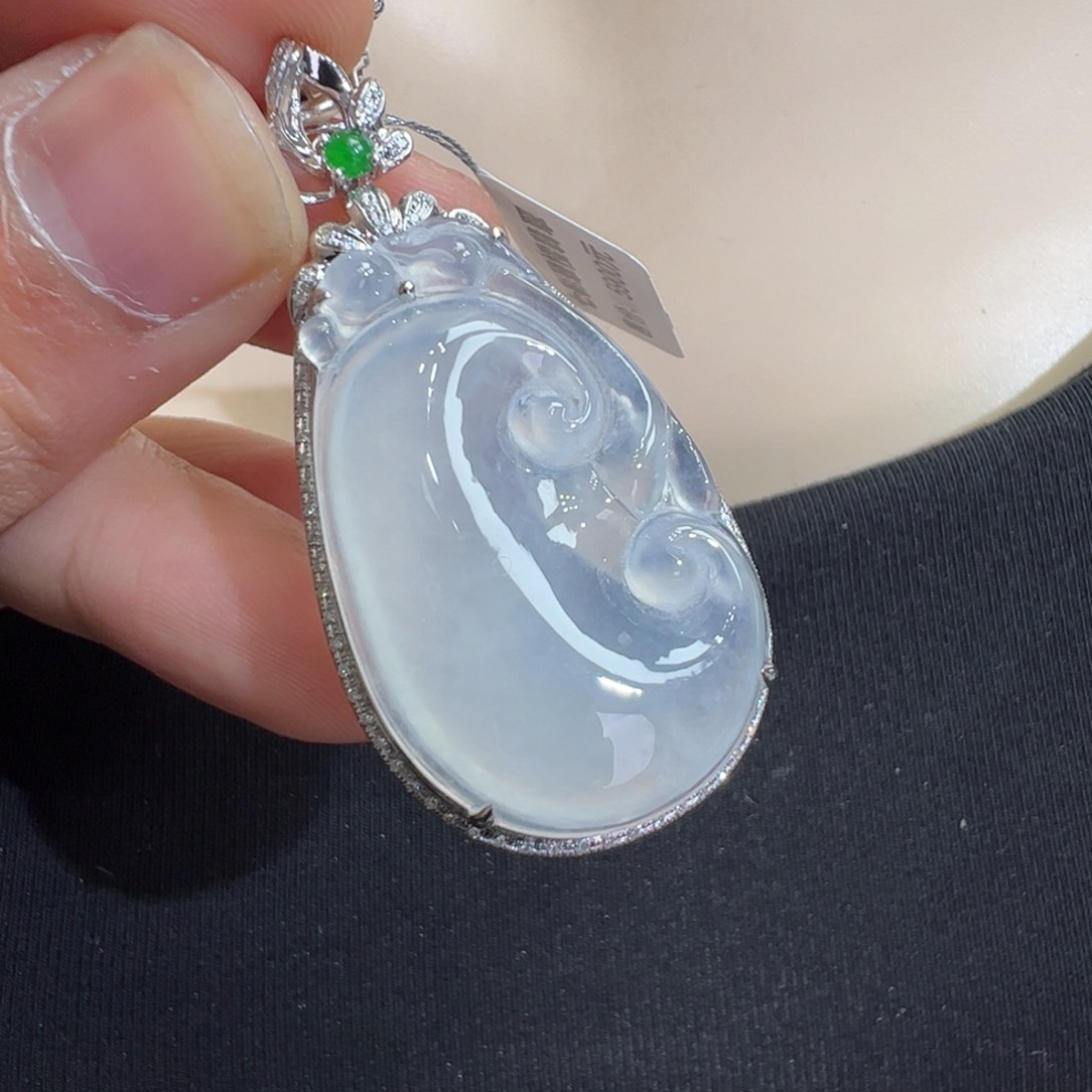 翡翠吊坠(不含链)18K金镶嵌