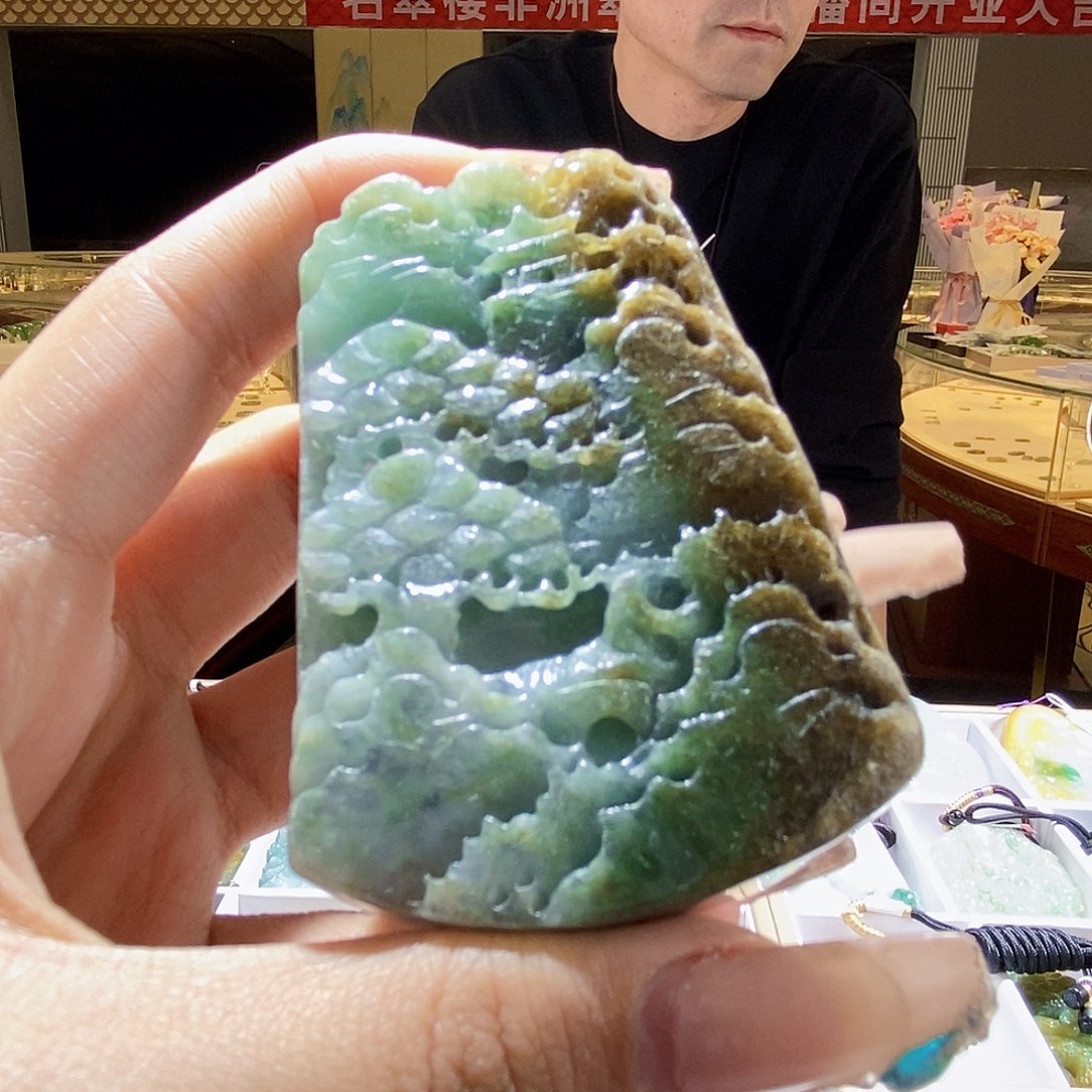 翡翠颈饰未镶嵌翡翠