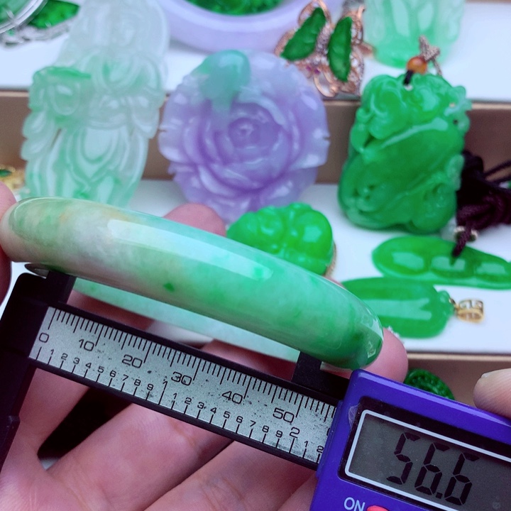 翡翠未镶嵌手镯…．．