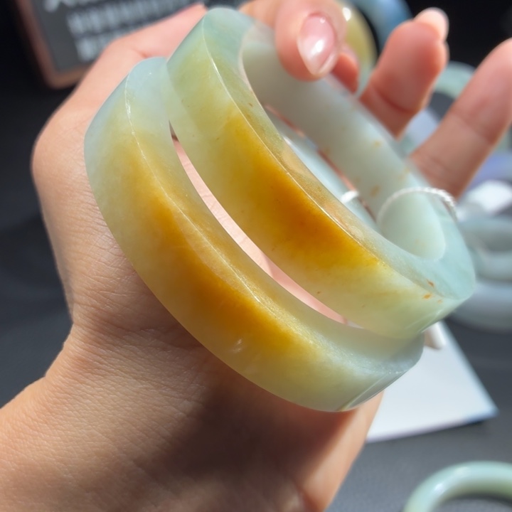 定制翡翠未镶嵌翡翠手镯