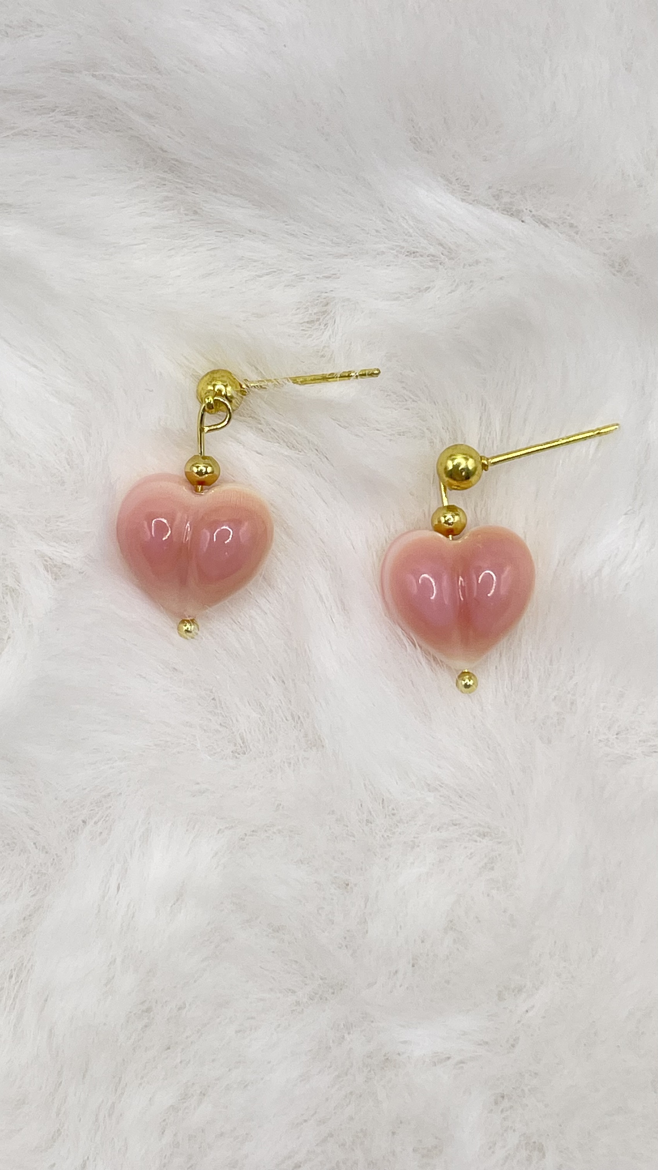 原创粉贝屁桃耳钉镀18K天然材质颜色深浅多样性发其一