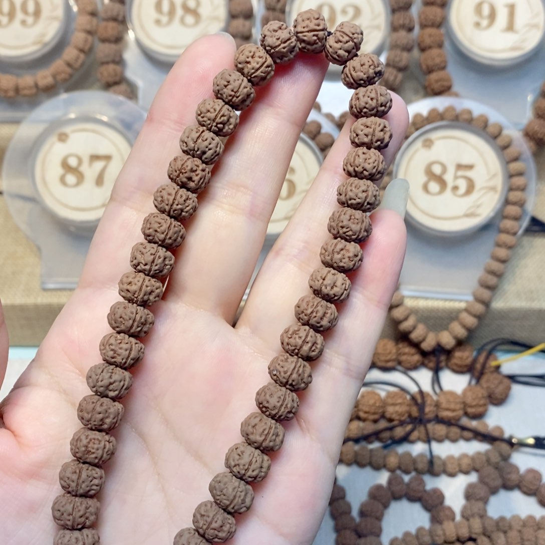 金刚菩提手串?*凡10老树王小金刚手持