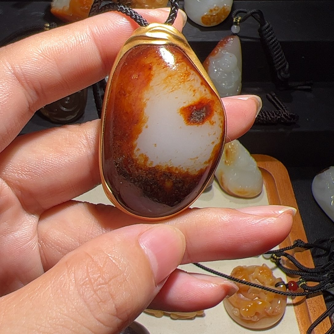 颈饰未镶嵌和田玉心***上