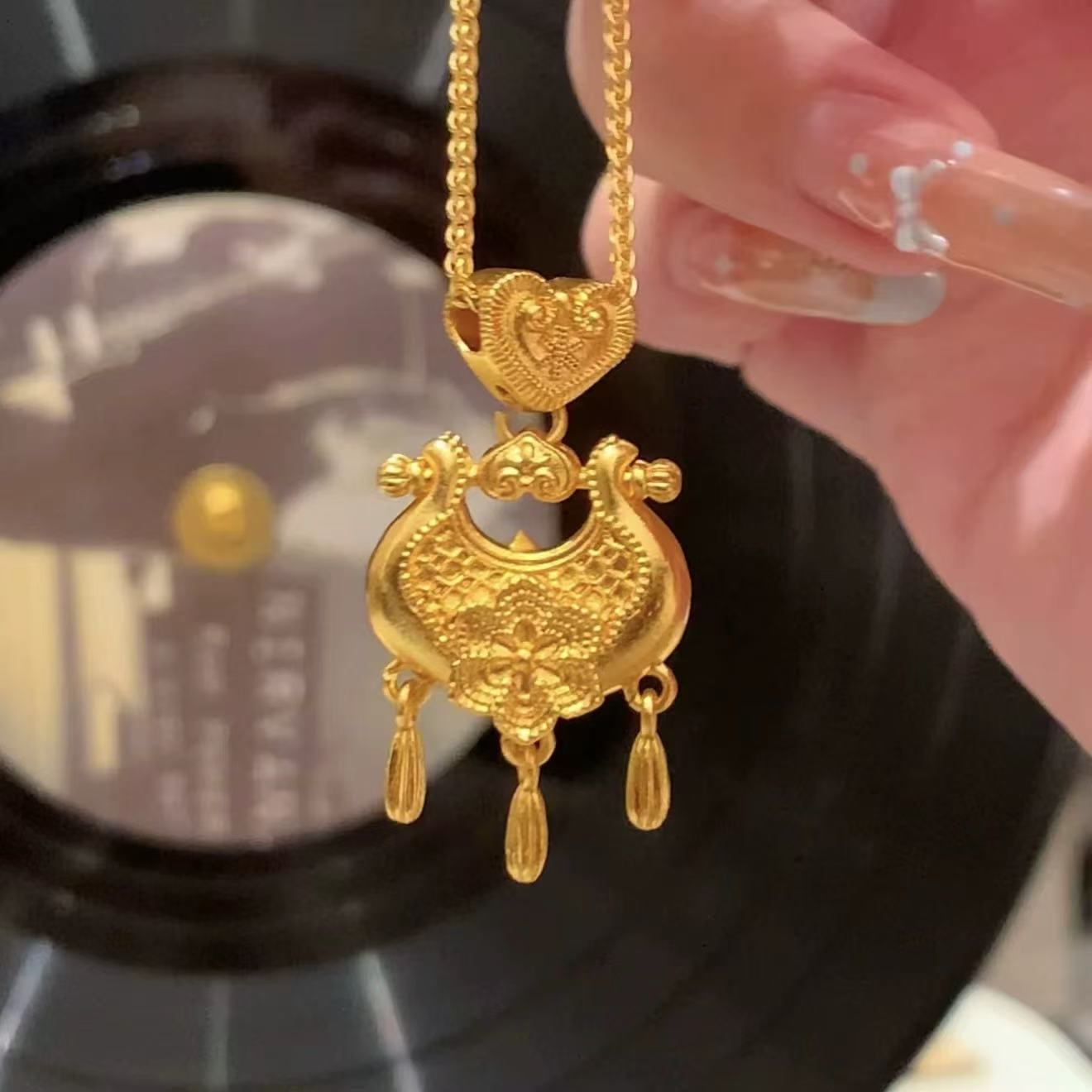 钛钢项链 肖邦链百合花朵如意锁包吊坠项链古风饰品锁骨链精美