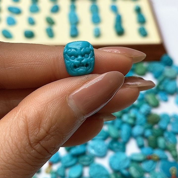 绿松石颈饰未镶嵌