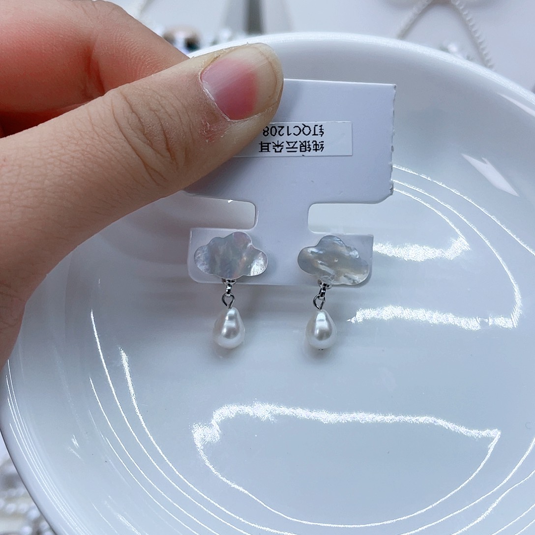 银S925镶嵌耳饰淡水珍珠