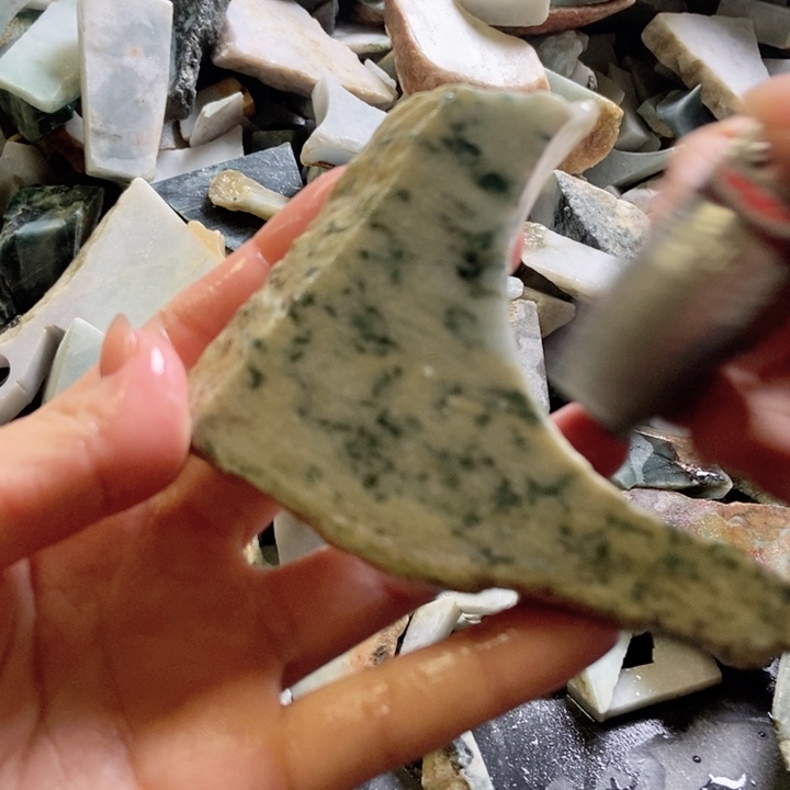 翡翠颈饰未镶嵌天然翡翠