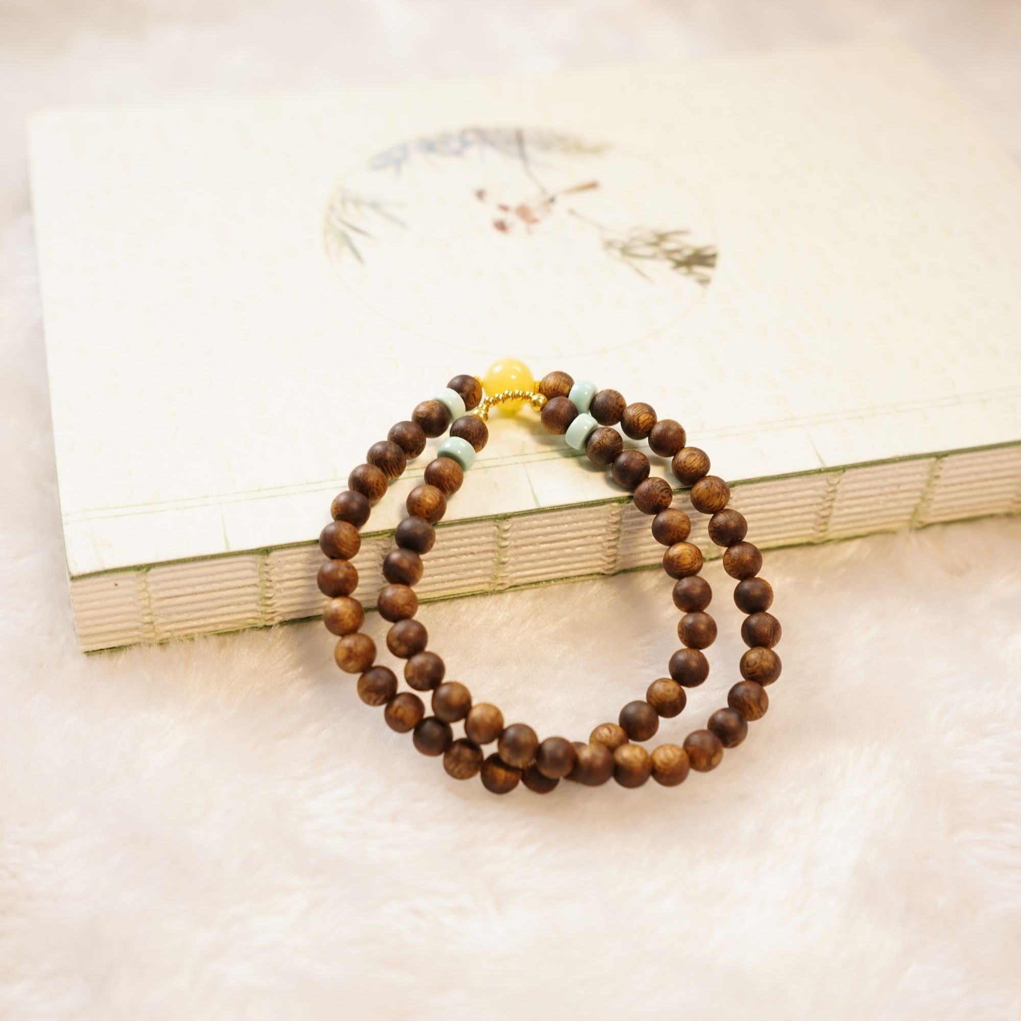 沉香18k金奇楠沉香绿松大点位单颗蜜蜡设计款双圈手串三YLWC00070