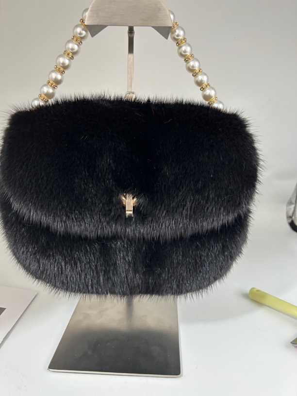 竹节手提水貂皮草包包