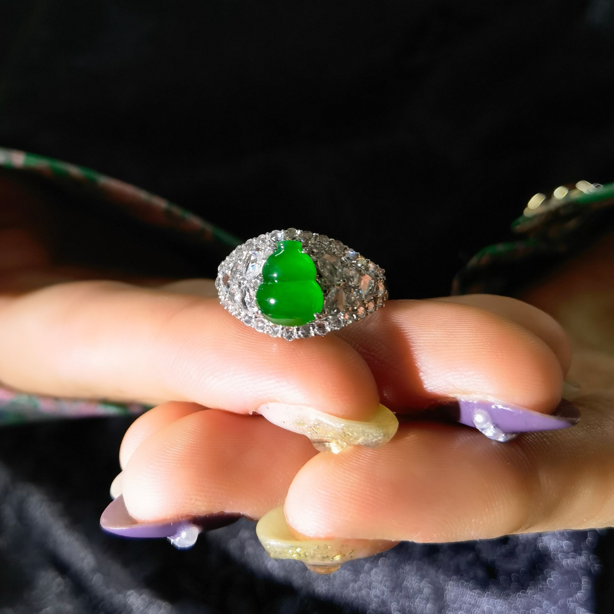 18k金正冰翠绿葫芦奢华气质戒指