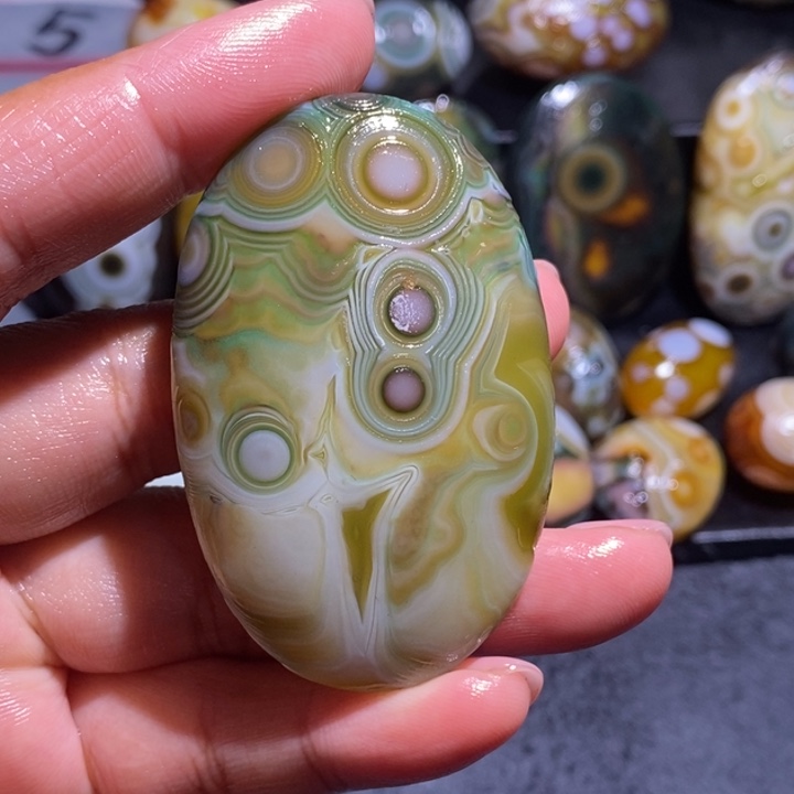 玛瑙/玉髓未镶嵌珠宝奇石90