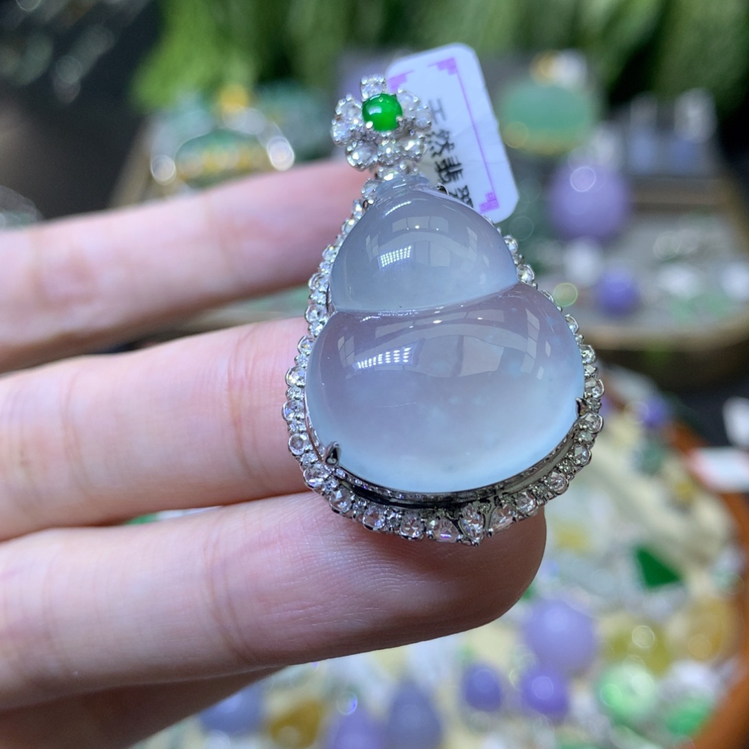 颈饰18K金镶嵌翡翠