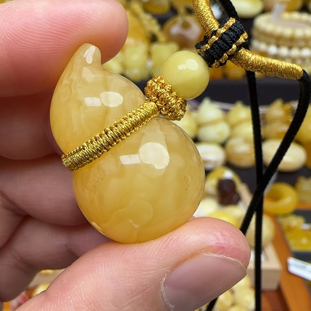 蜜蜡套链未镶嵌不退换天然俄料鸡油黄蜜蜡葫芦吊坠