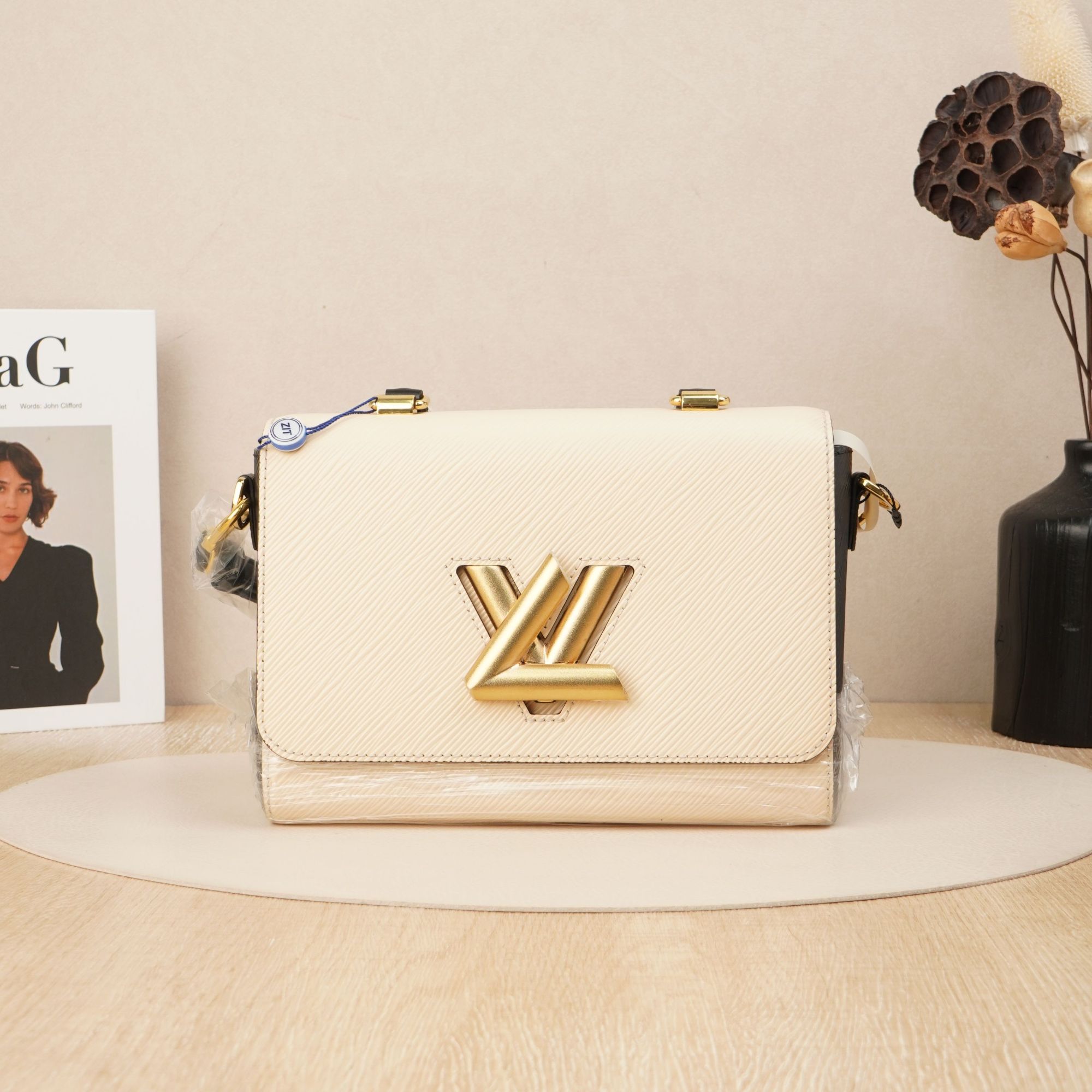 99新 LouisVuitton/路易威登 黑白编织压纹牛皮/肩带/DS047611