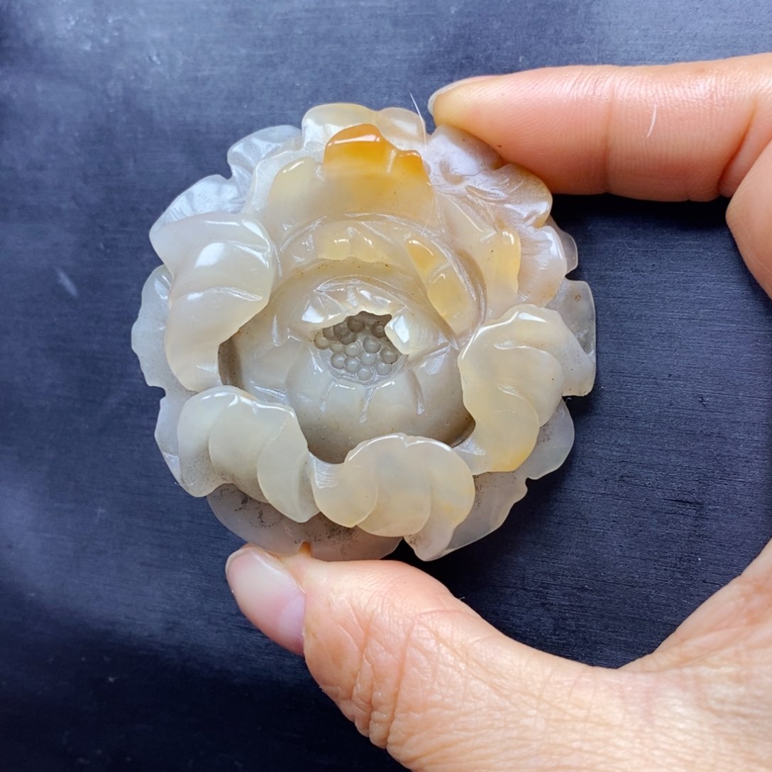 石英质玉（黄龙玉）颈饰未镶嵌