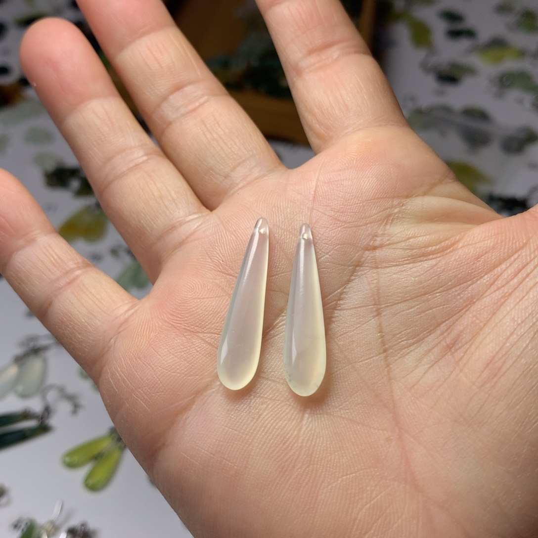 蛇纹石玉耳饰未镶嵌?*