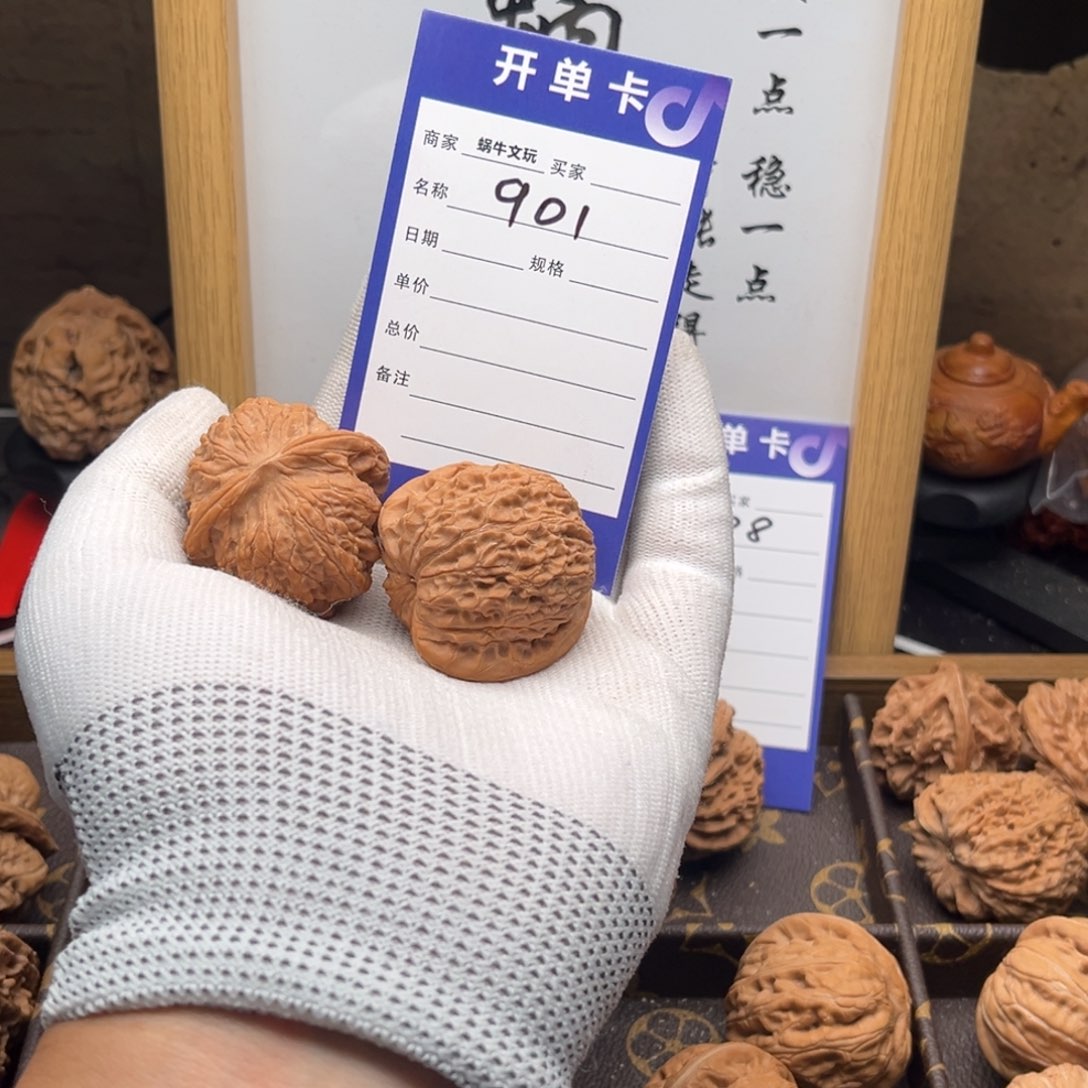 ∰***文玩核桃把件901血麒麟