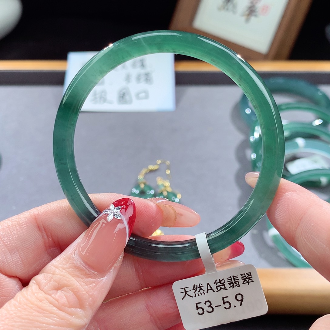 翡翠手镯（圆镯）未镶嵌