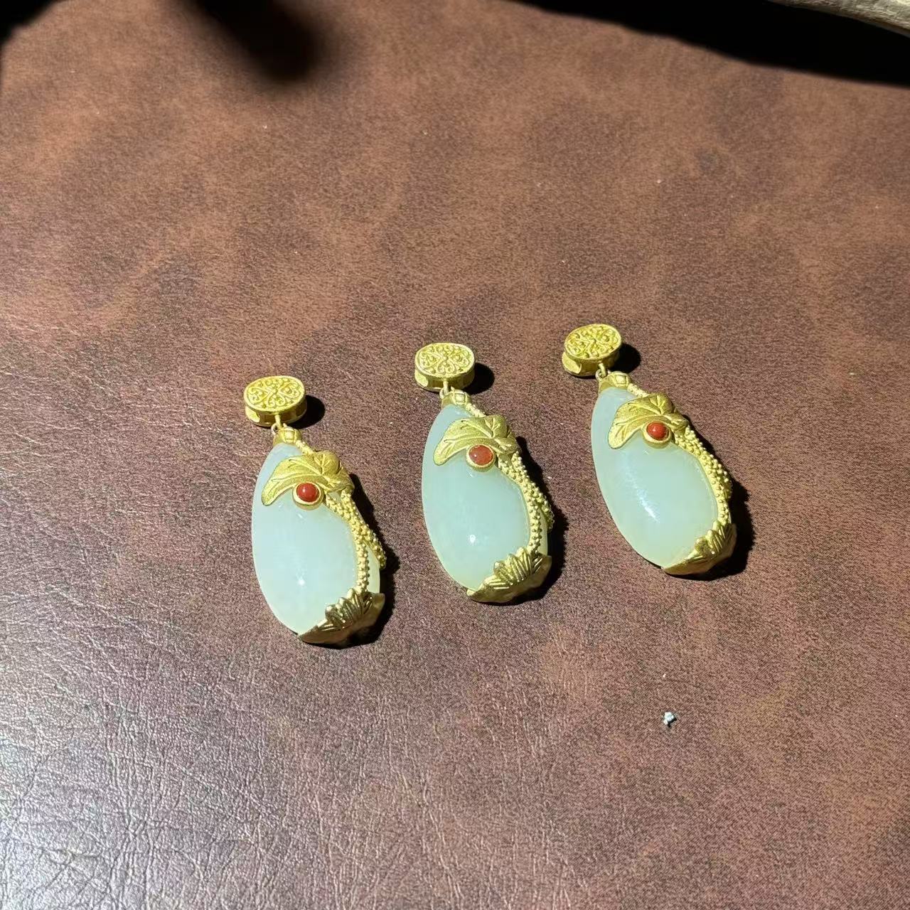 【与帅珠宝】和田玉荷花吊坠D112317-多样性发其一