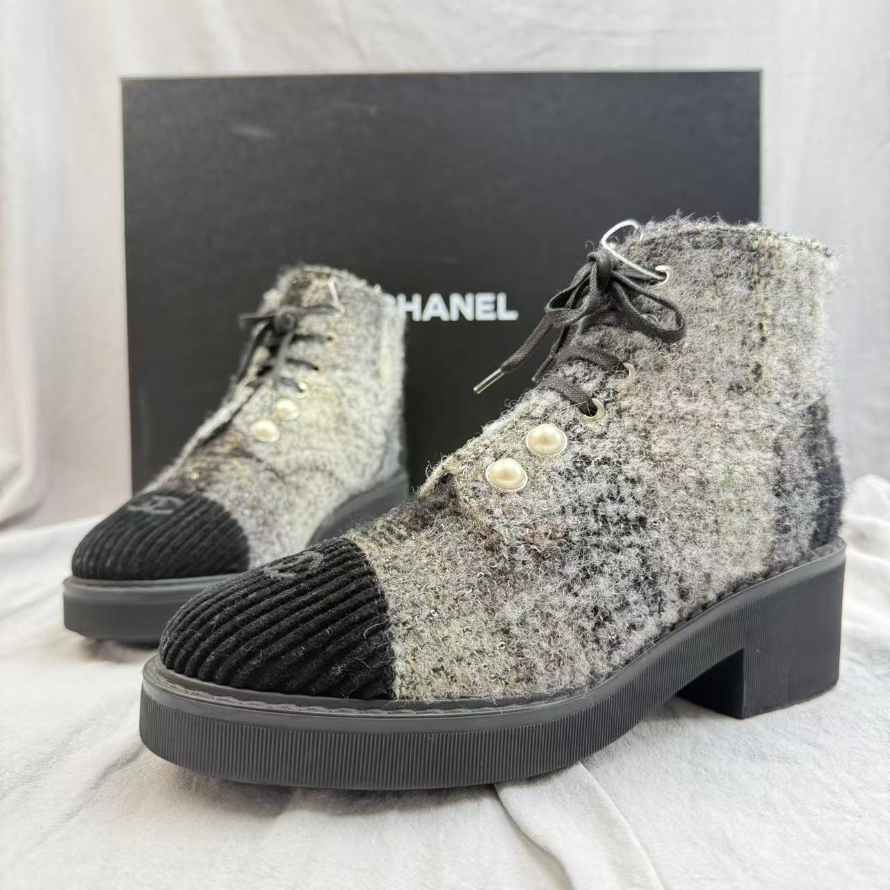 未使用 Chanel/香奈儿 39码/渐变灰粗花妮珍珠短靴wsp702