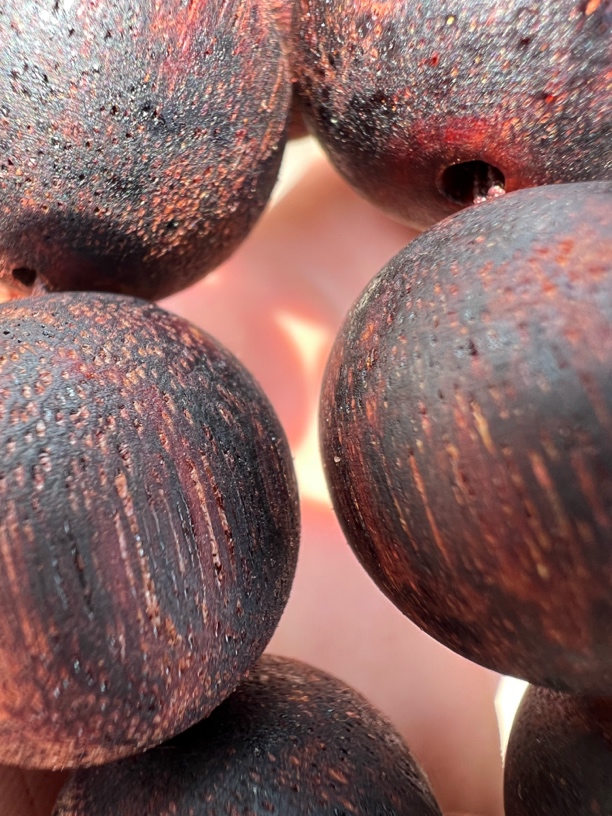 缅甸小叶降真香黄油麻丝手串，蜜甜花香，尺寸2.0x12颗。